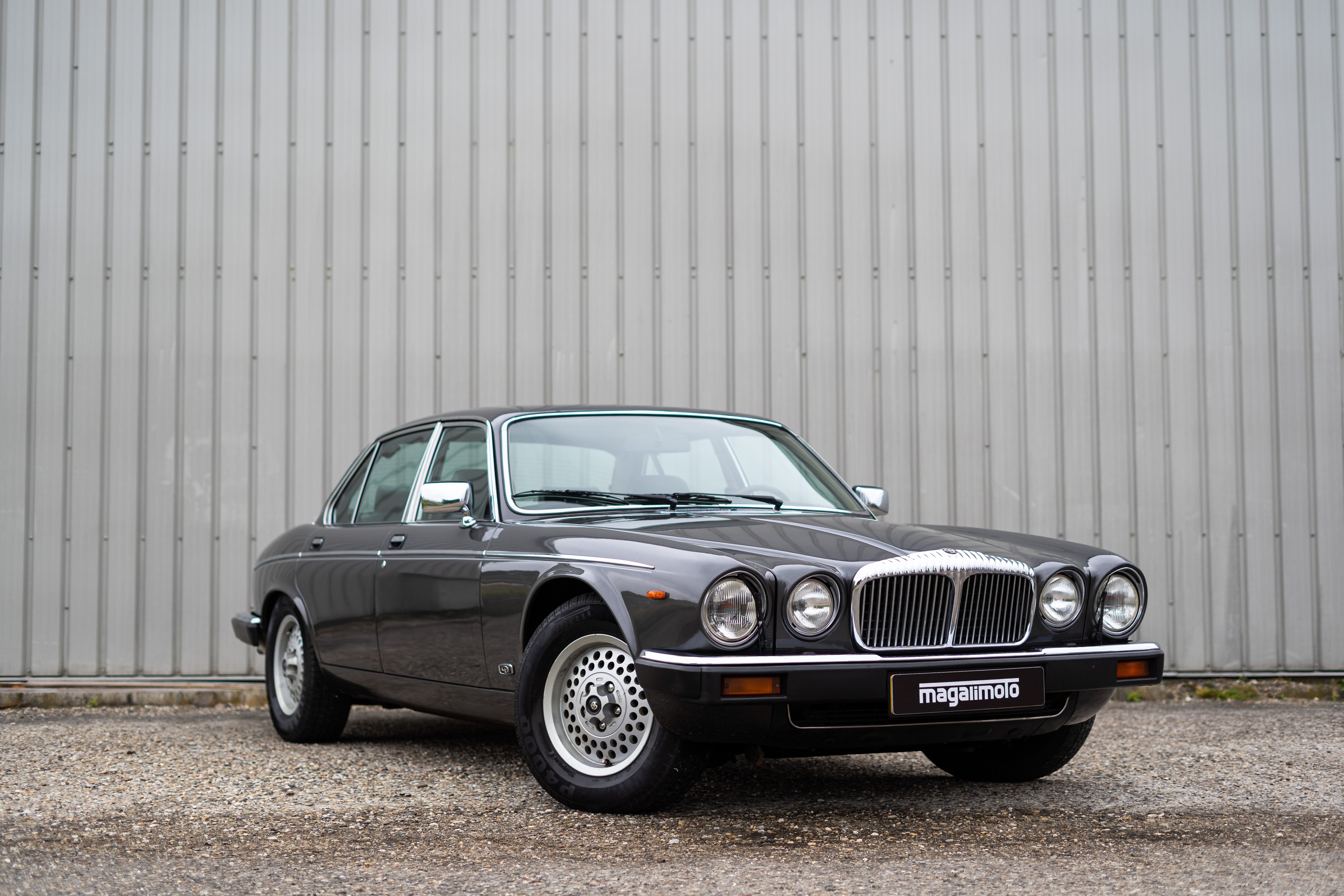 Daimler Double Six