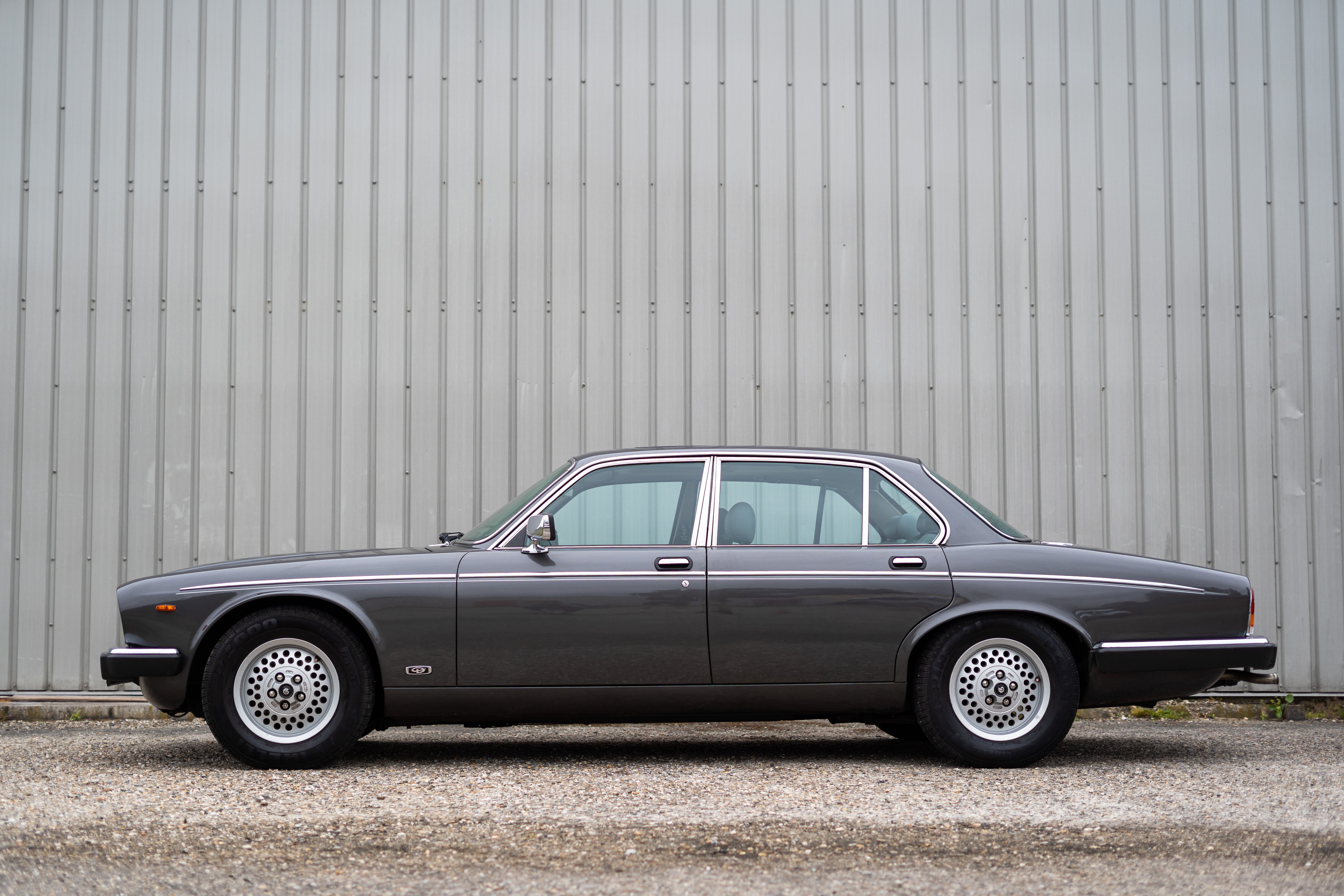 Daimler Double Six