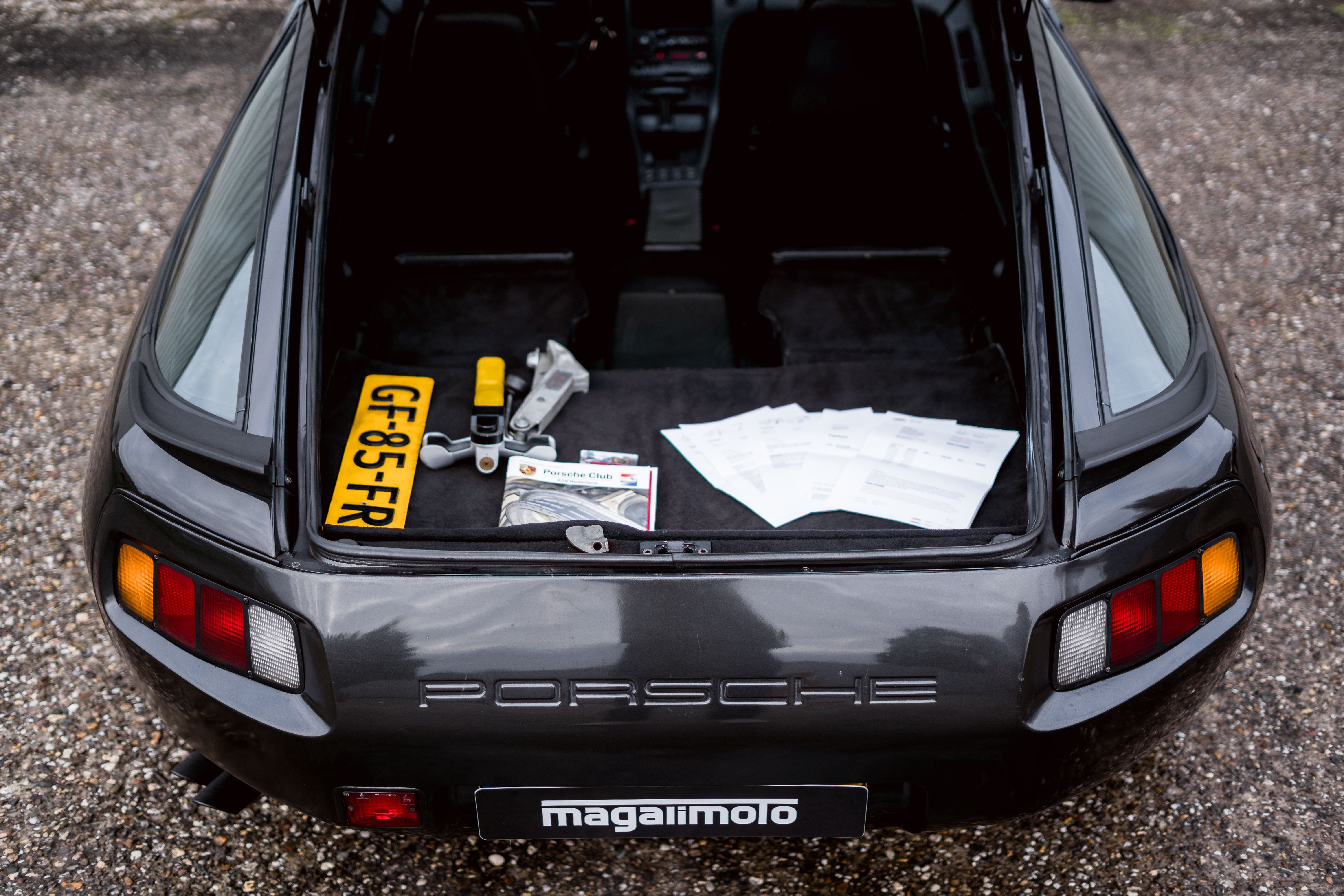 Porsche 928S 4.7 V8 1980 Graphite metallic