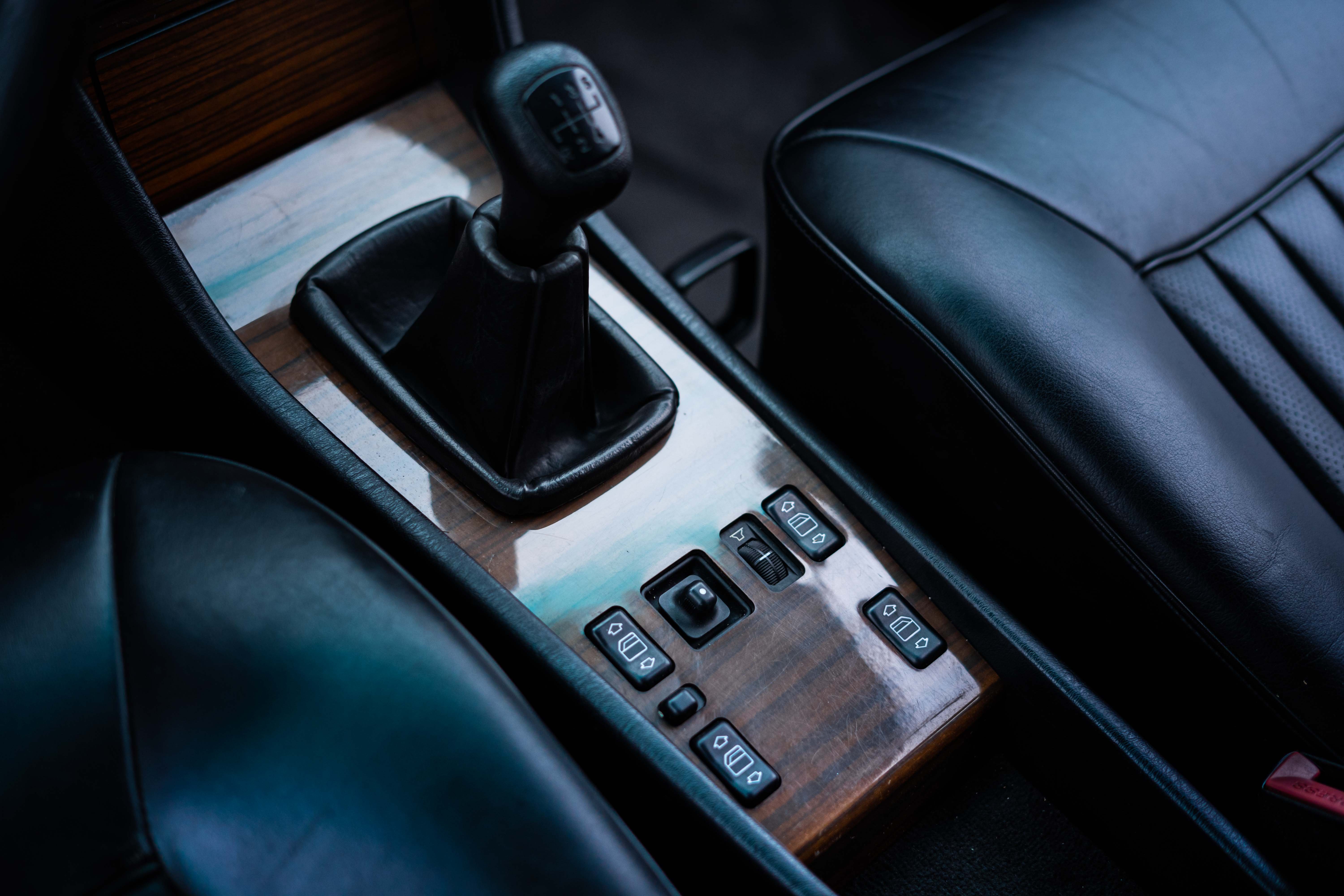 Mercedes 300E W124 1989 Blauschwarz