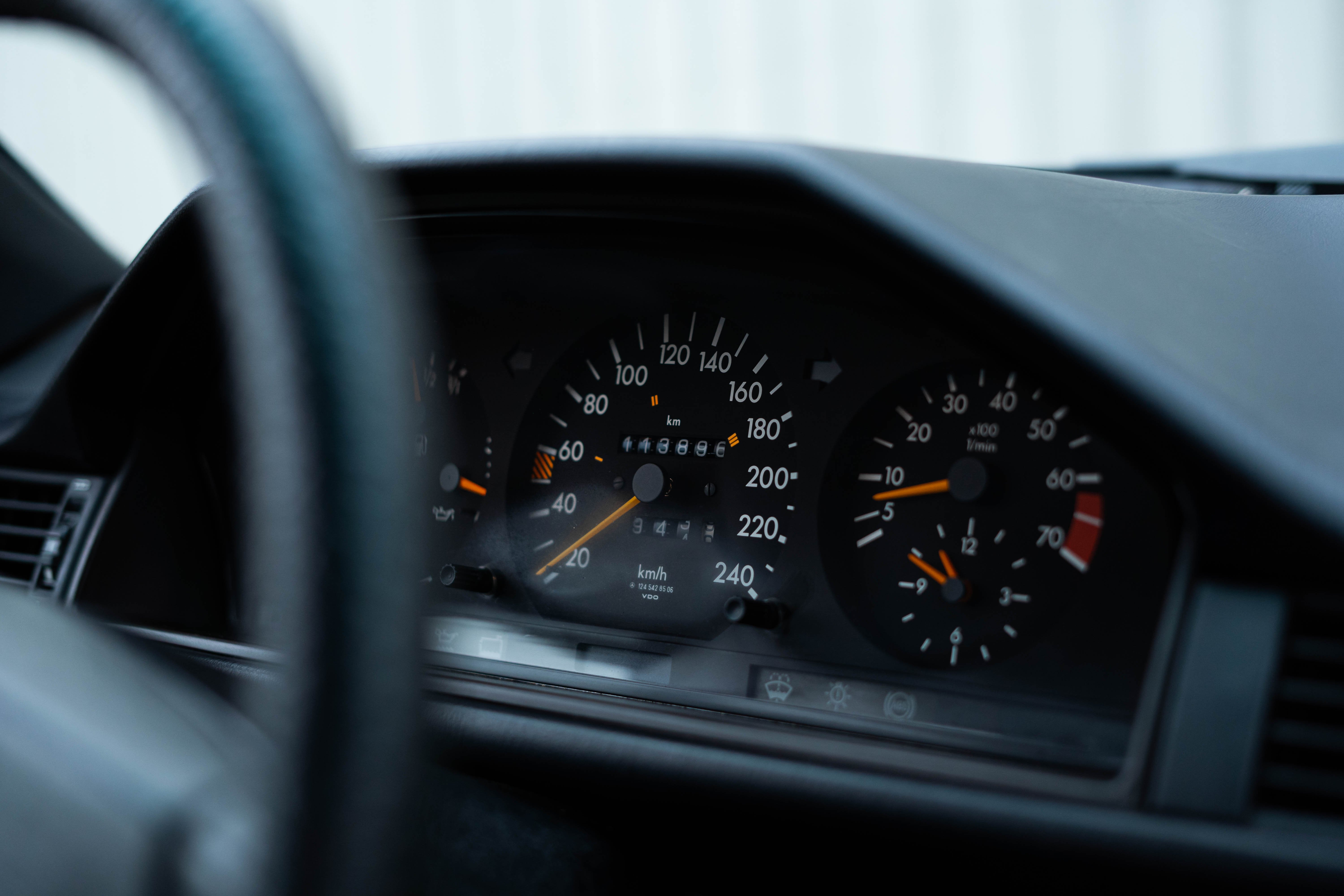 Mercedes 300E W124 1989 Blauschwarz