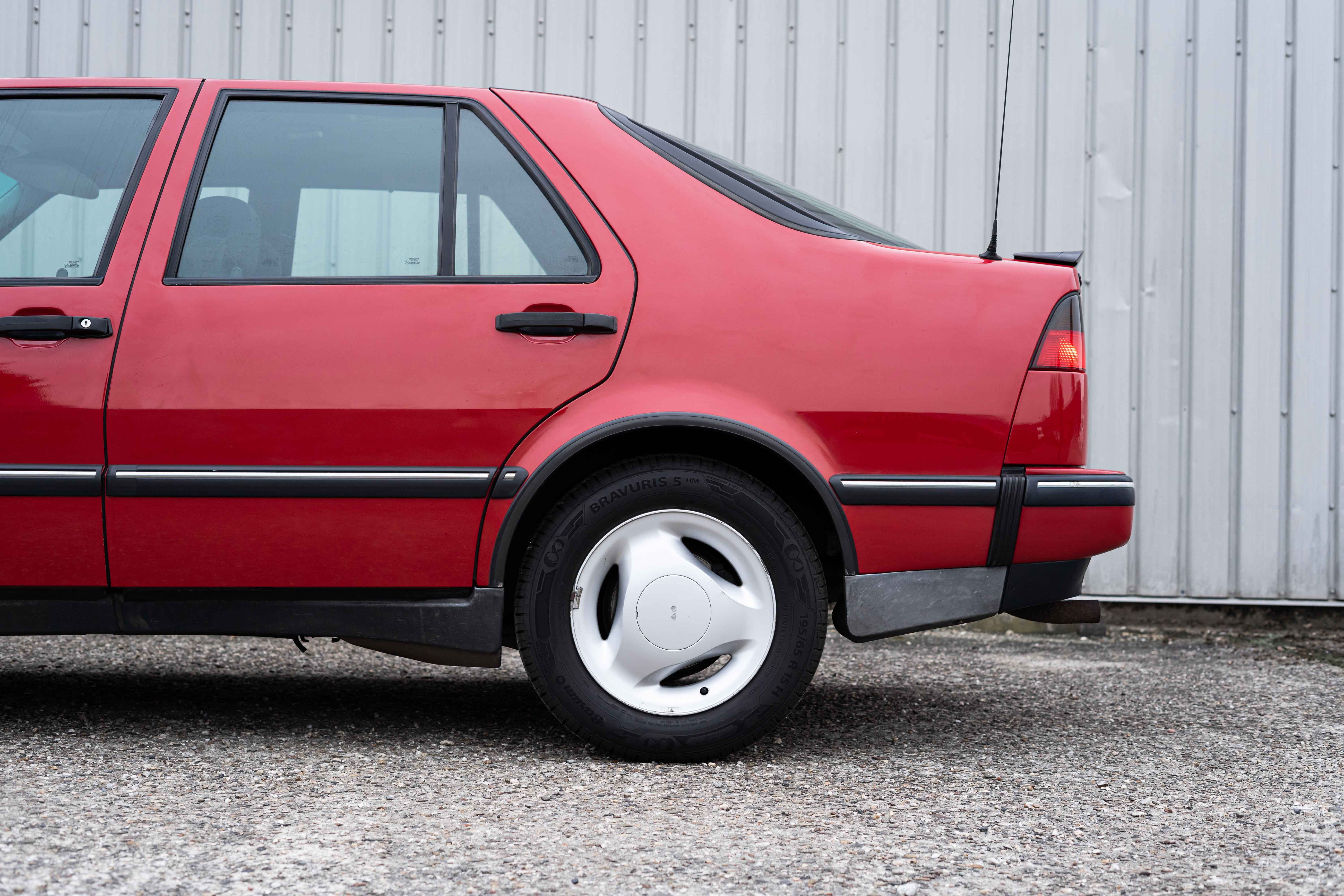 Saab 9000 CS 2.0 - 1997 Imola Red