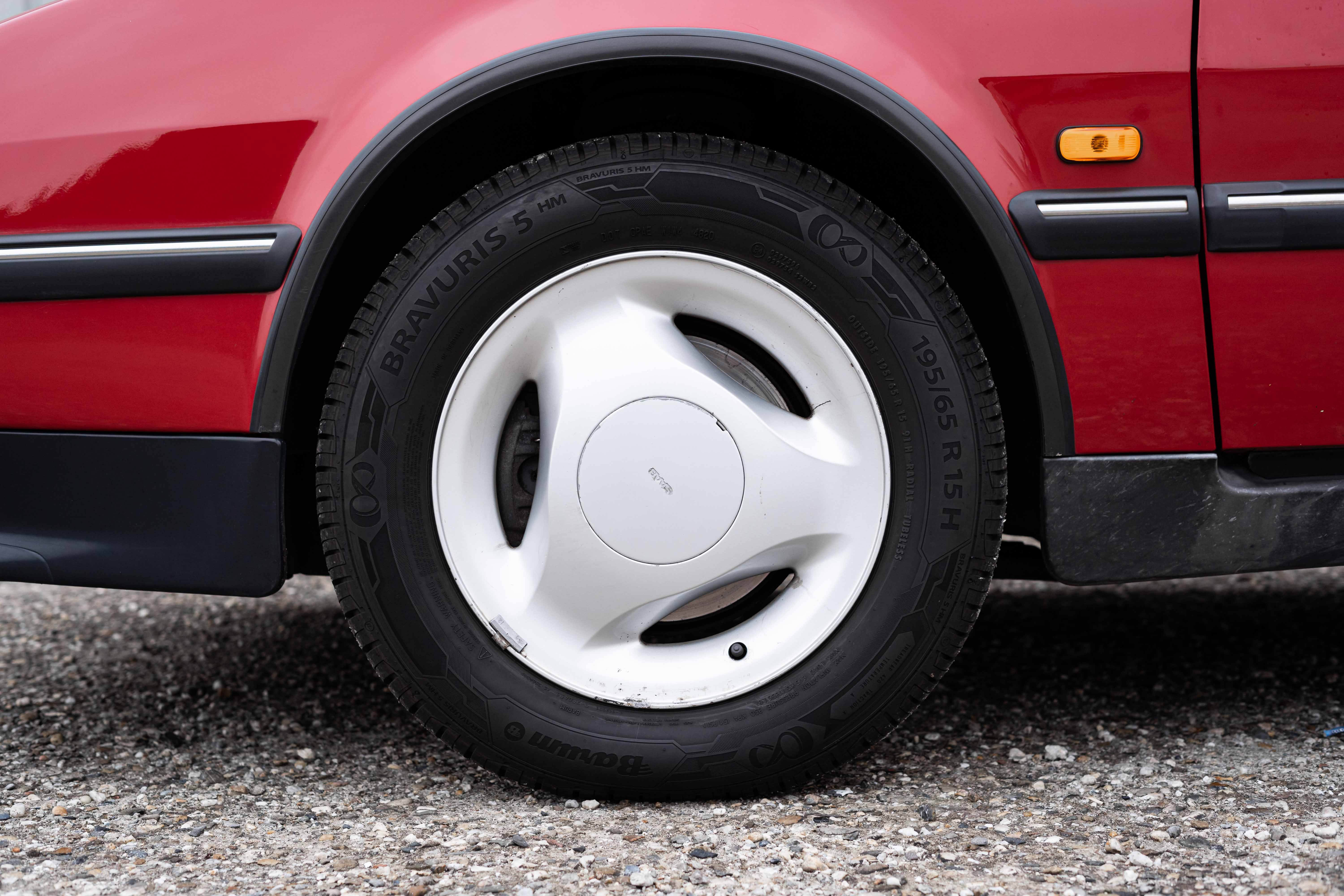 Saab 9000 CS 2.0 - 1997 Imola Red