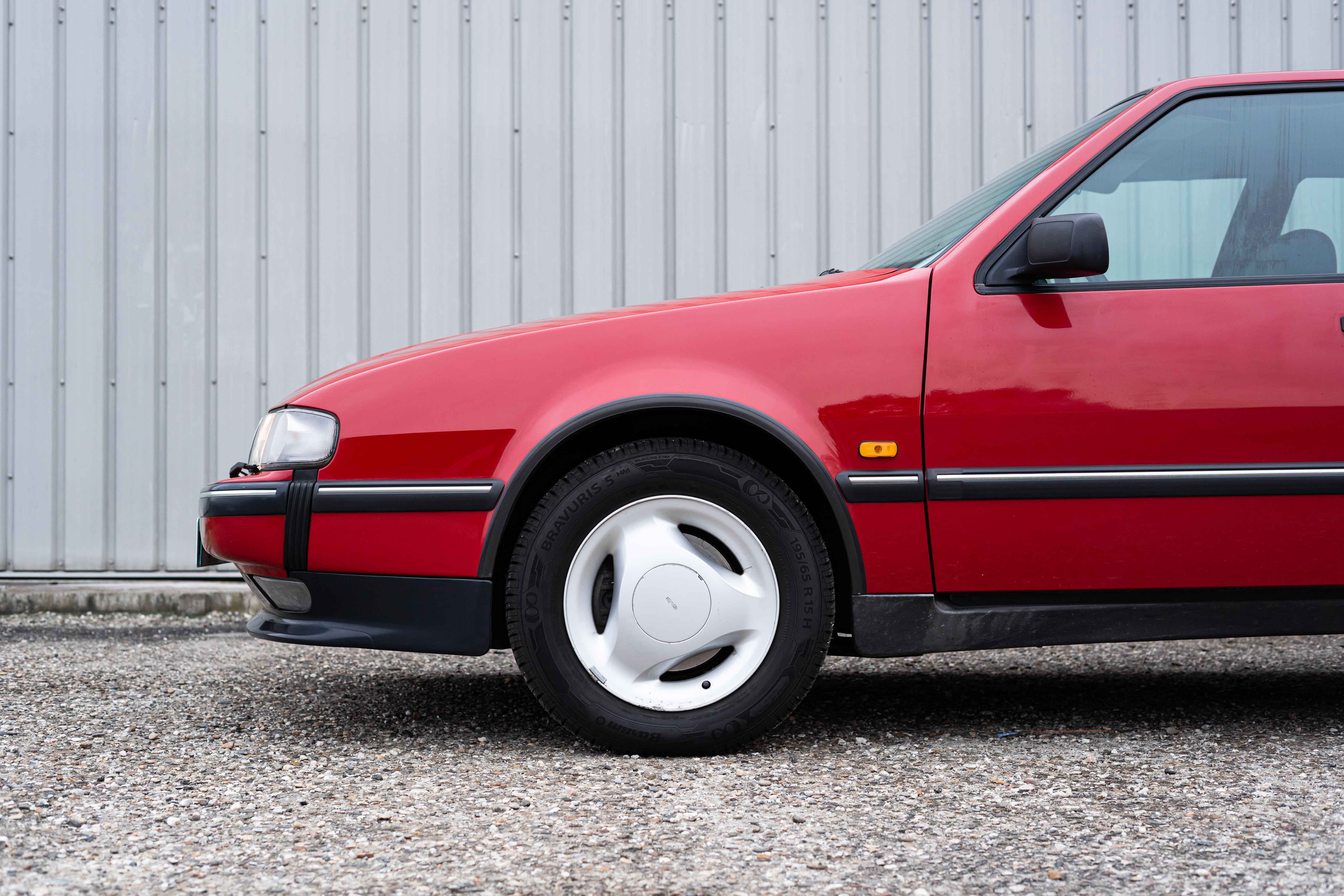 Saab 9000 CS 2.0 - 1997 Imola Red
