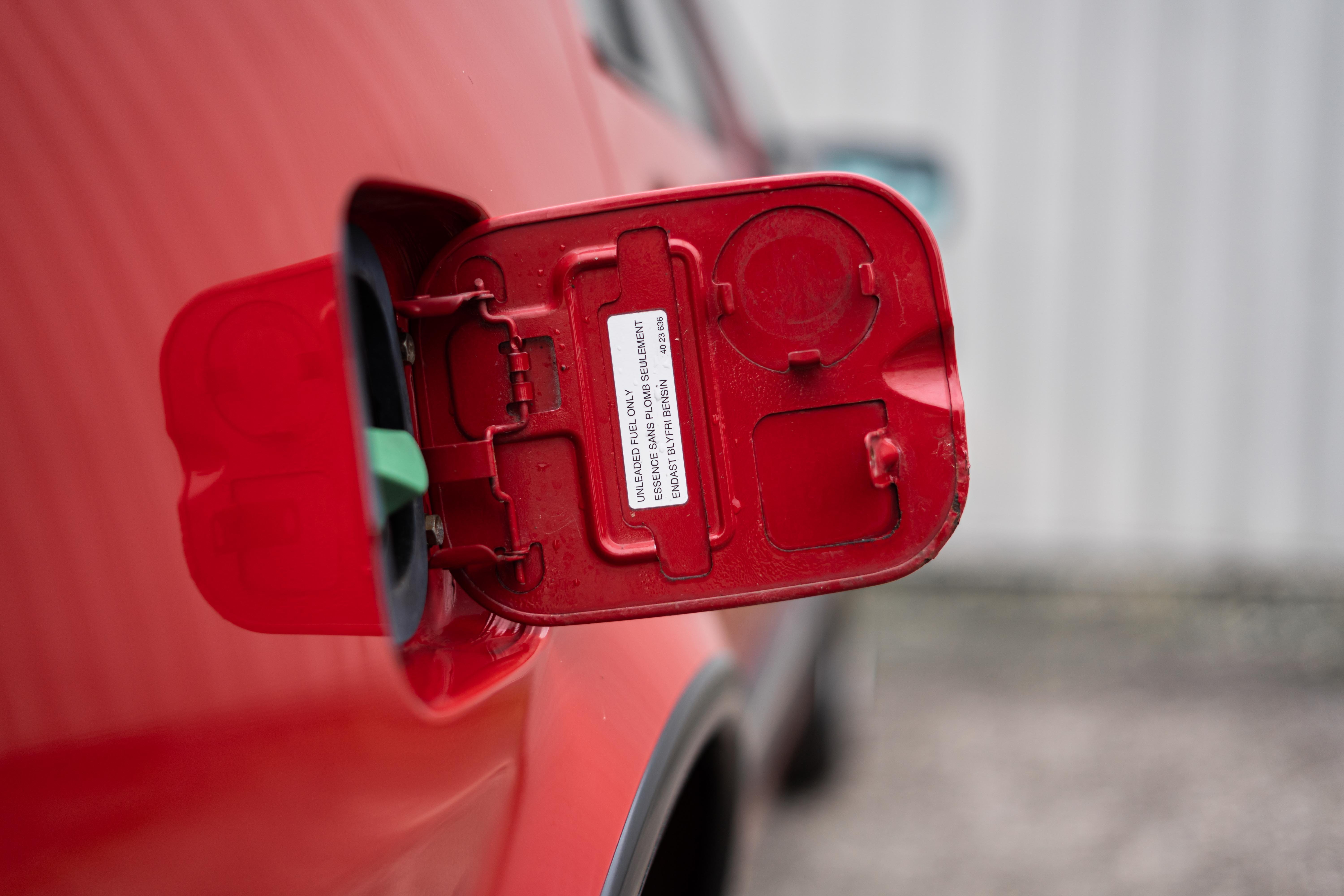 Saab 9000 CS 2.0 - 1997 Imola Red