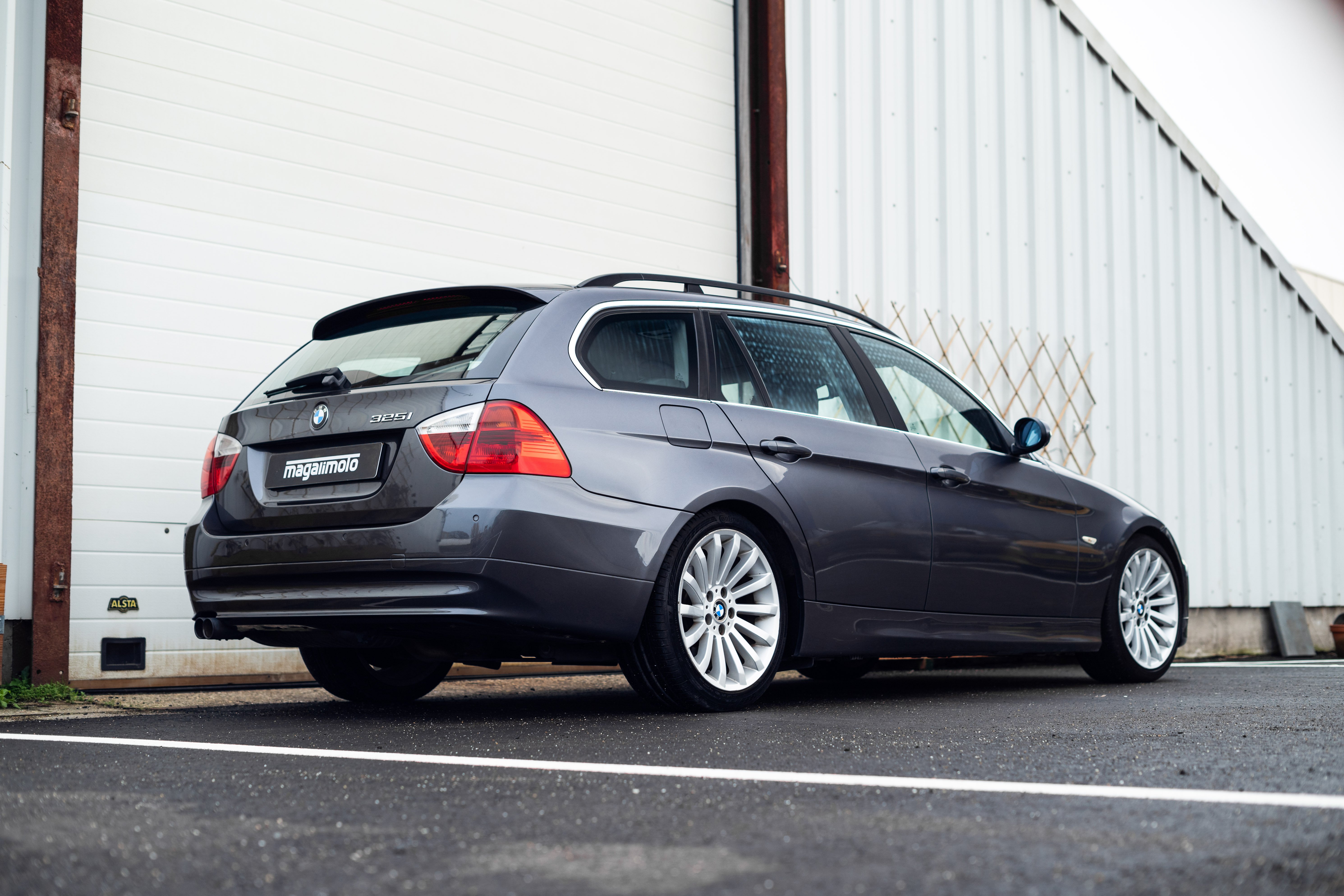 BMW E91 325i