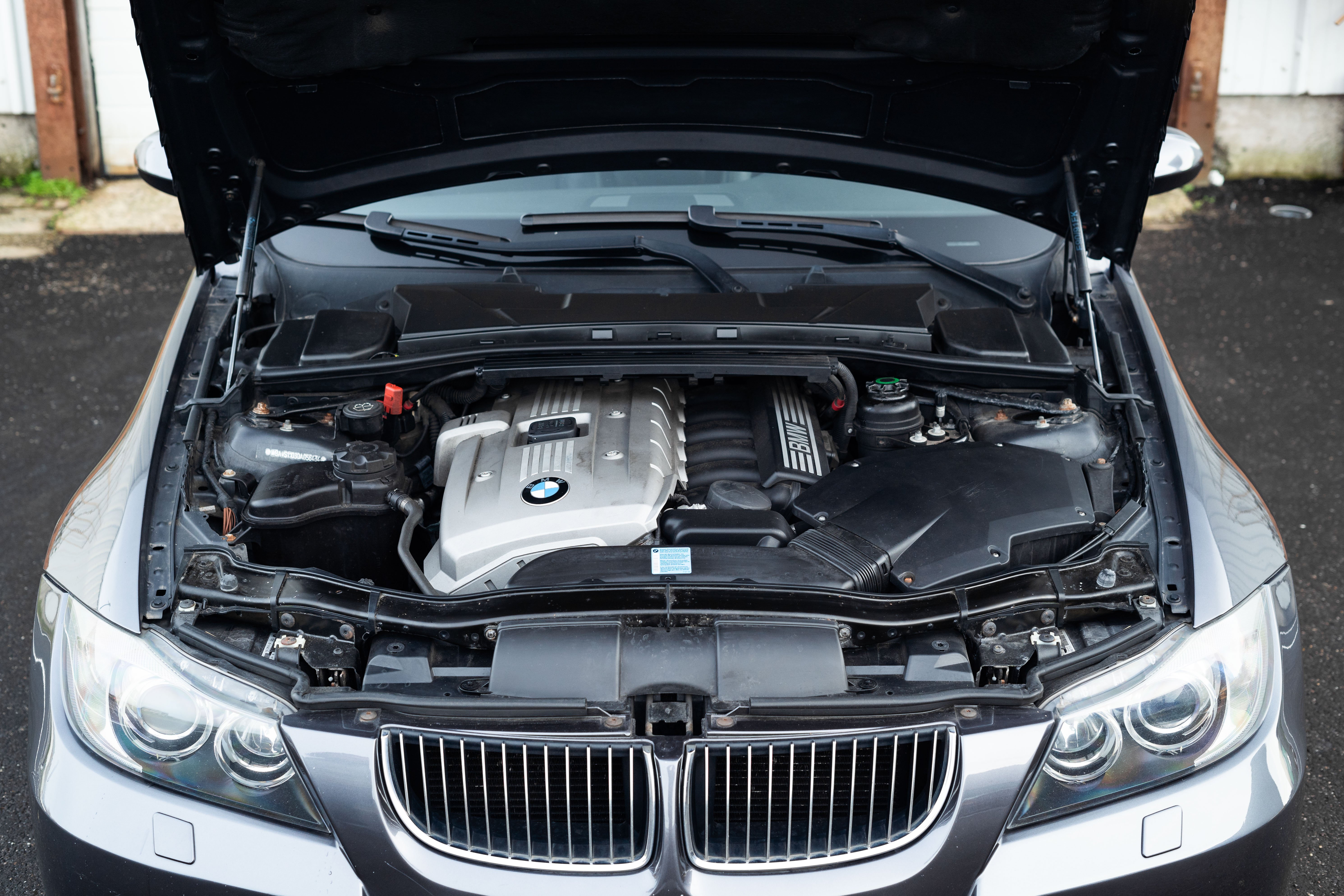 BMW E91 325i