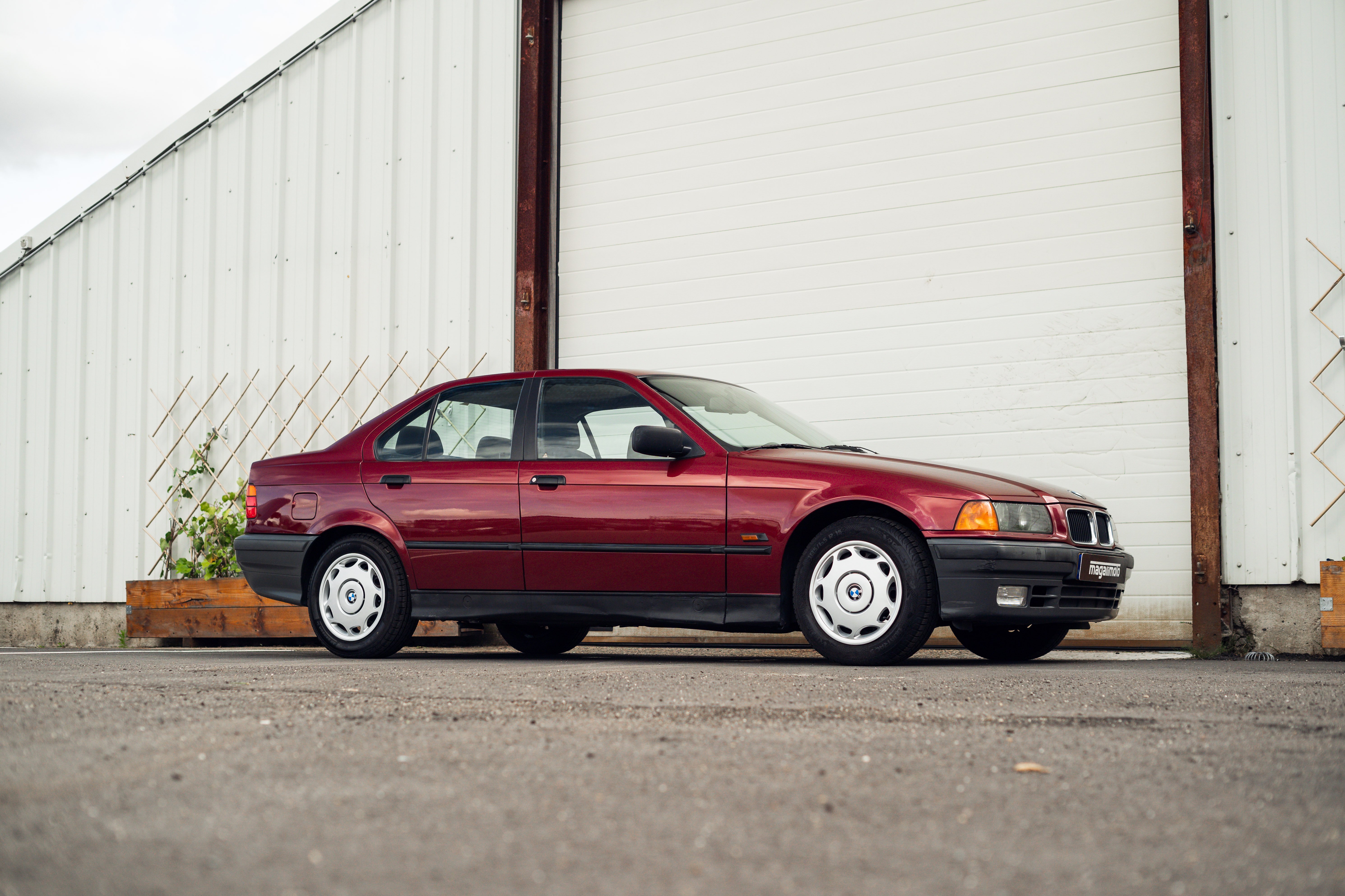 BMW E36 316i - rood