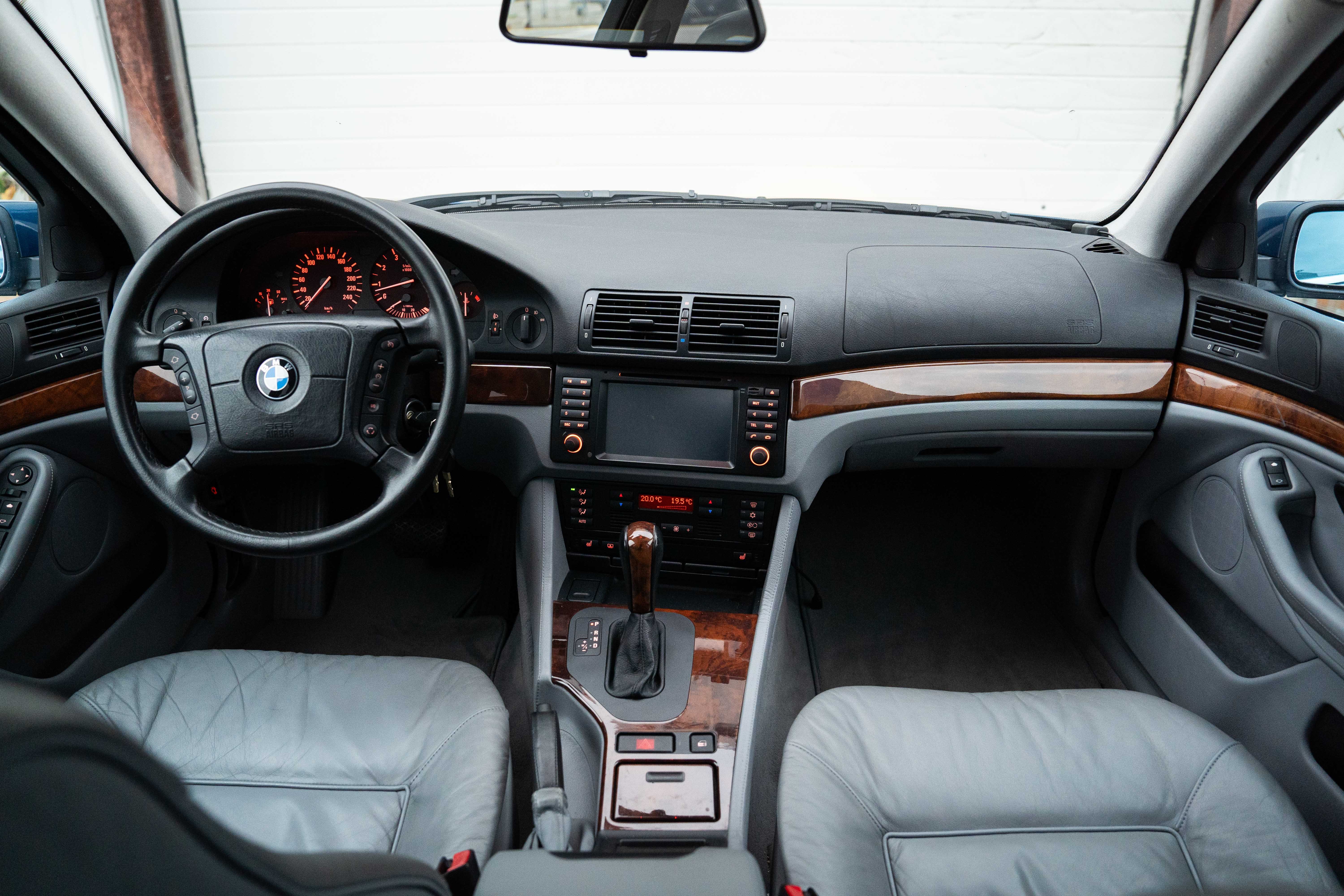 BMW E39 530iA