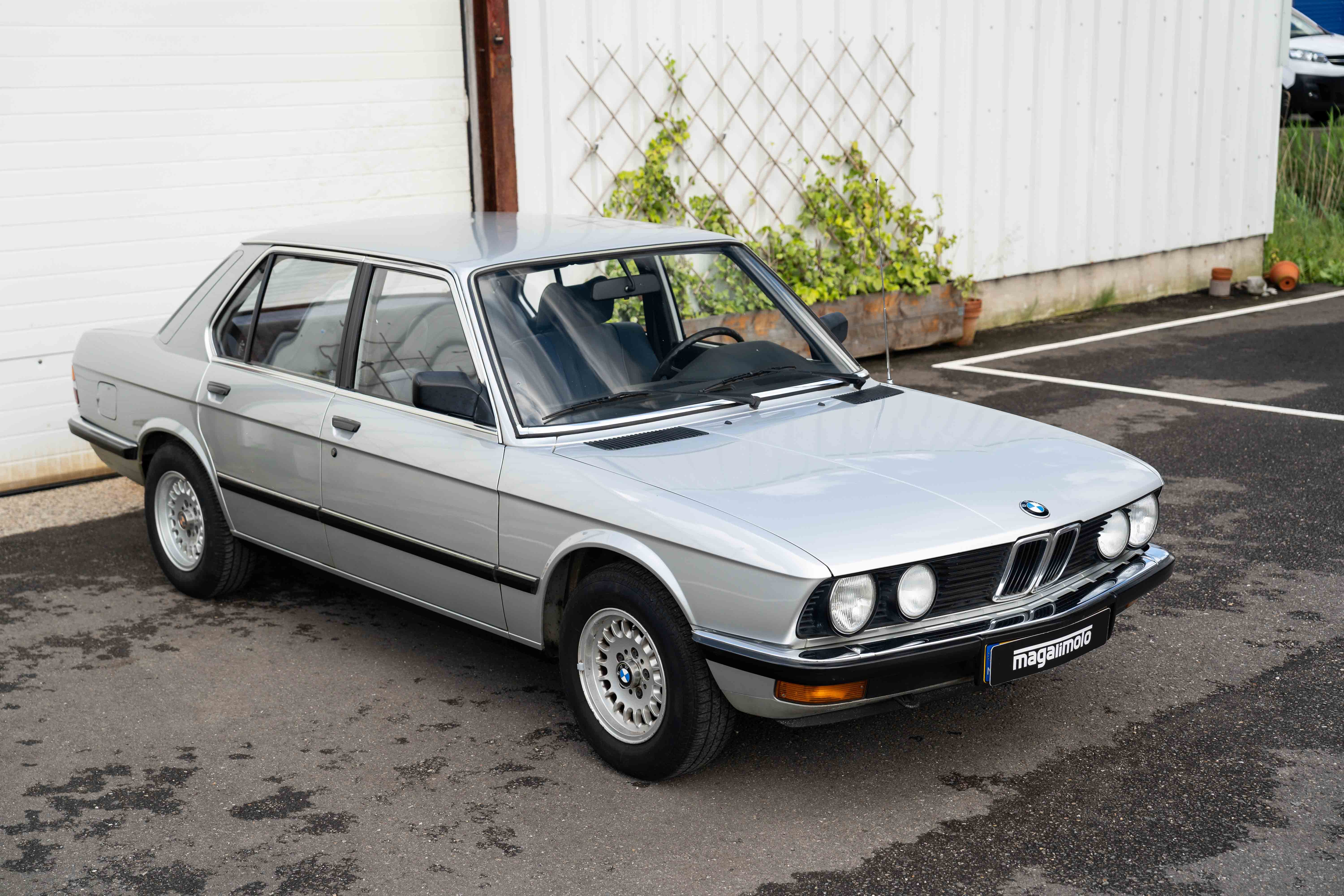 BMW E28 520i