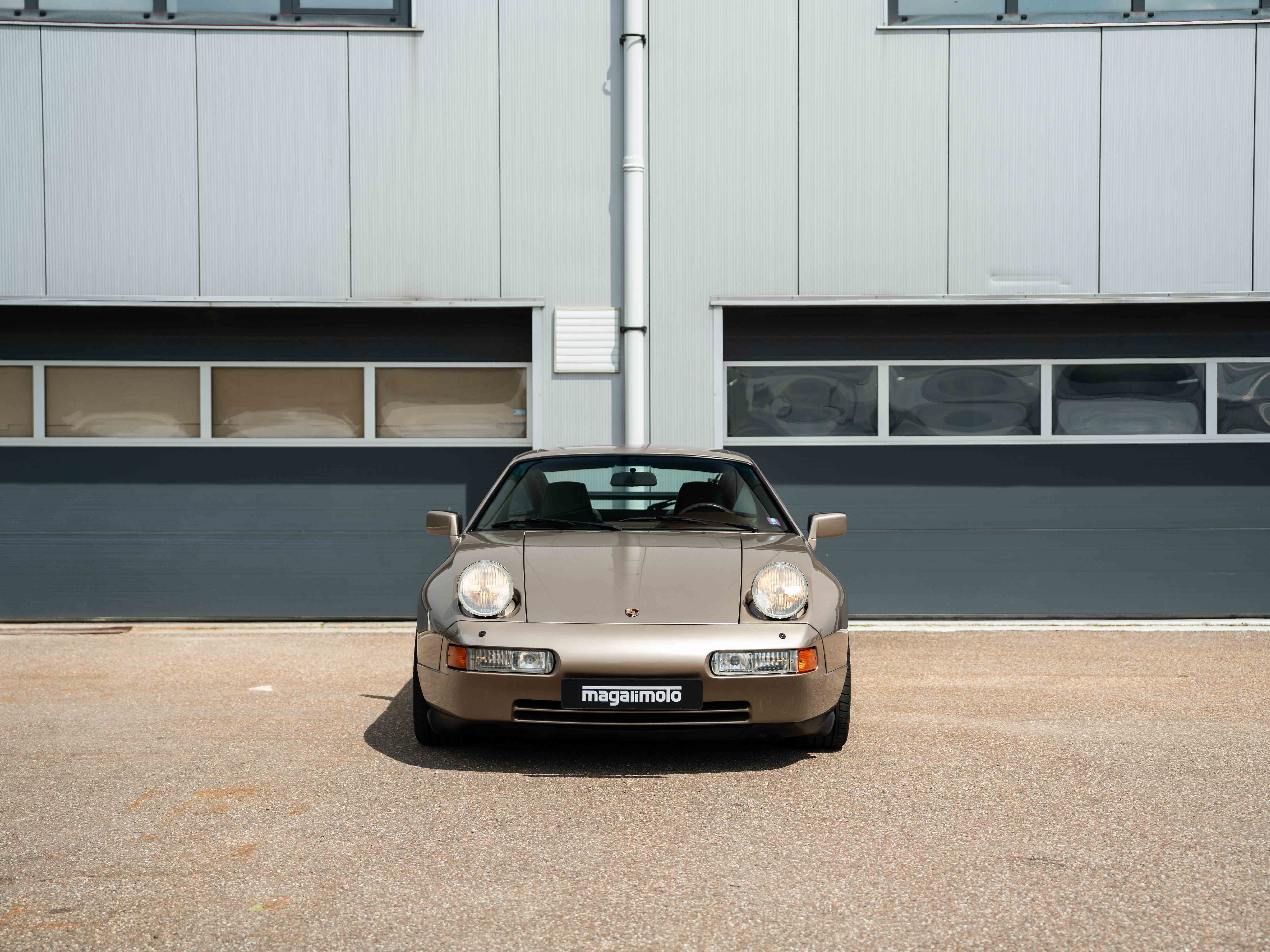 Porsche 928  S4 Platinum metallic 