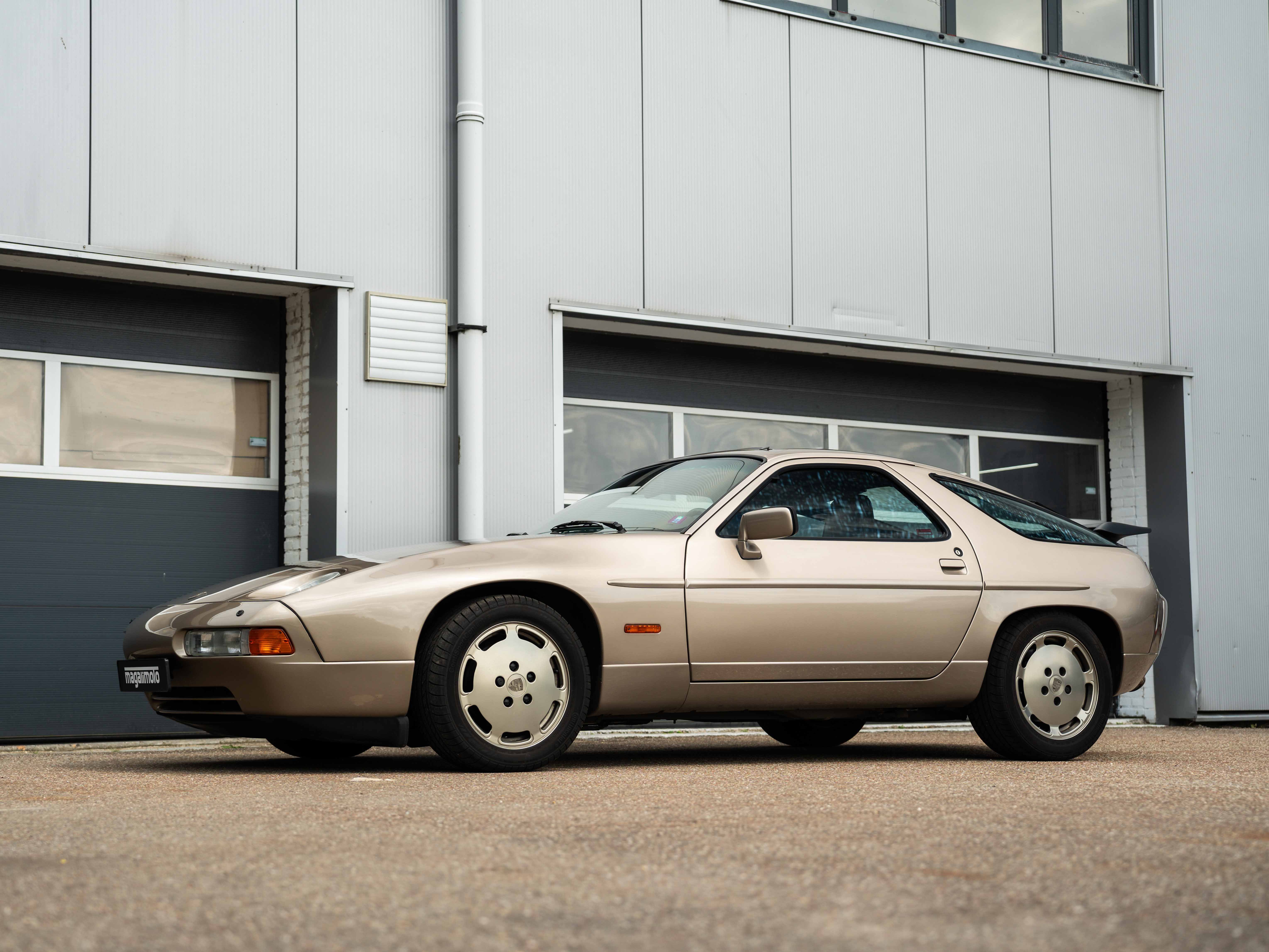 Porsche 928  S4 Platinum metallic 