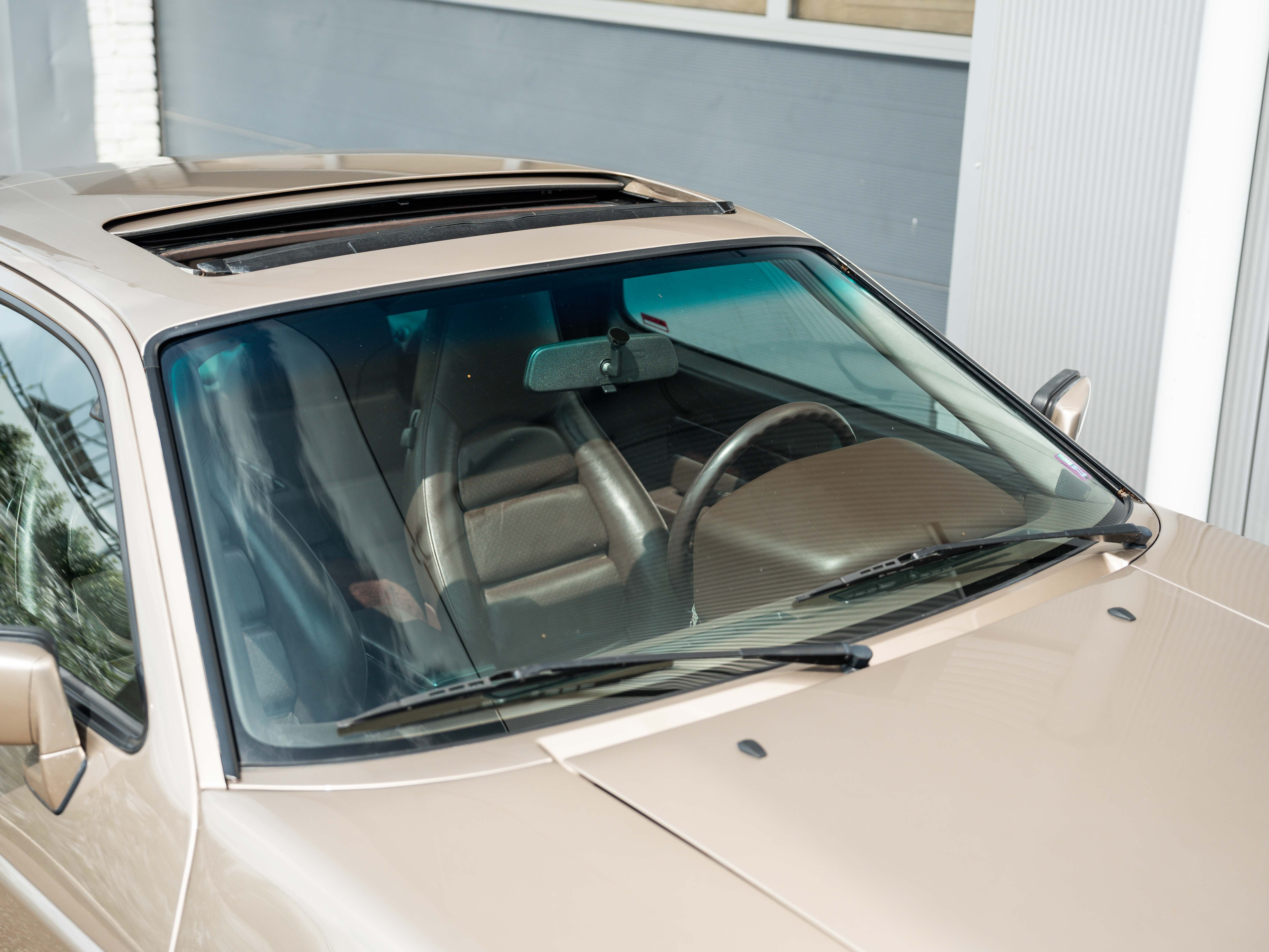 Porsche 928  S4 Platinum metallic 