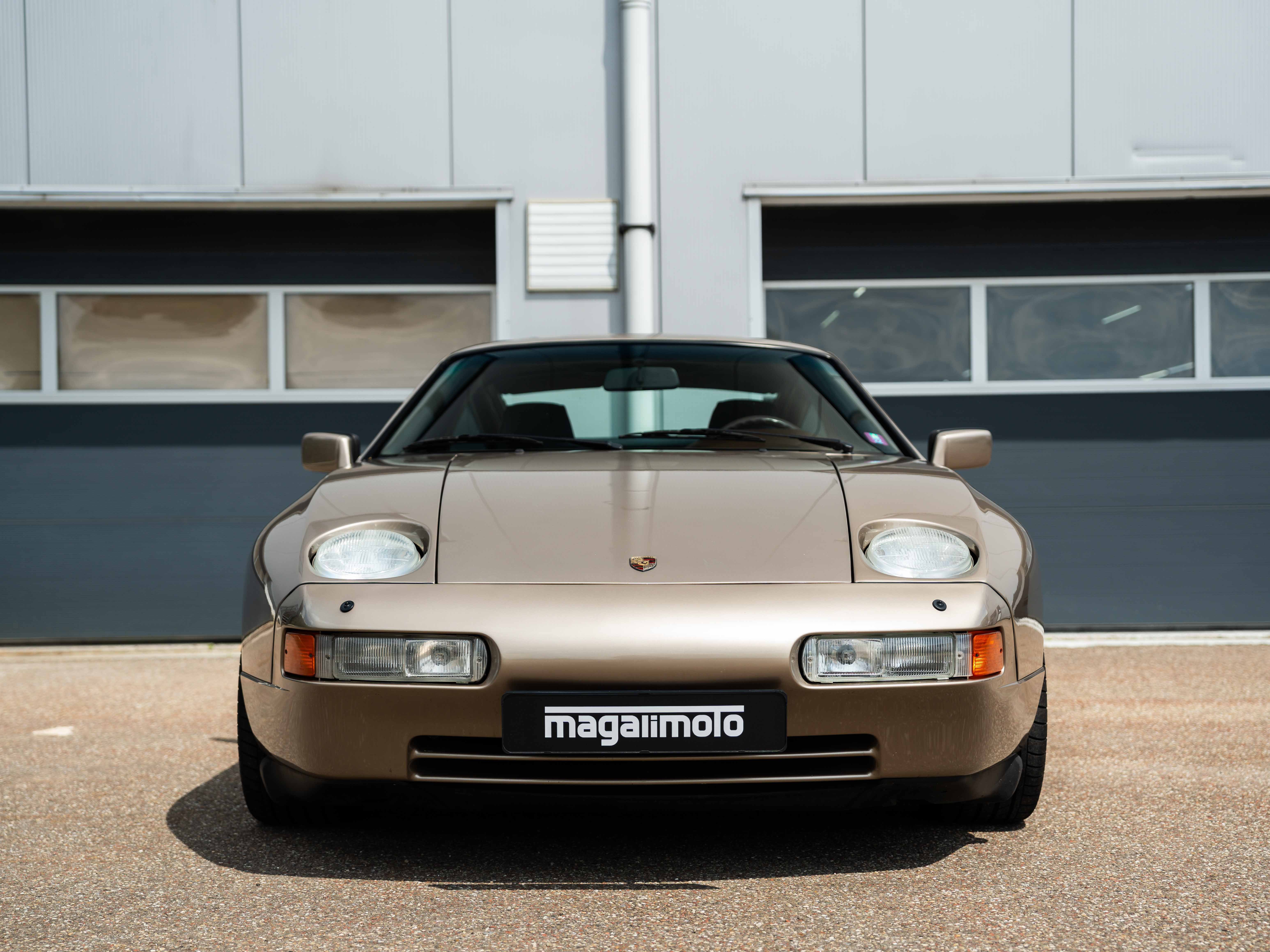 Porsche 928  S4 Platinum metallic 