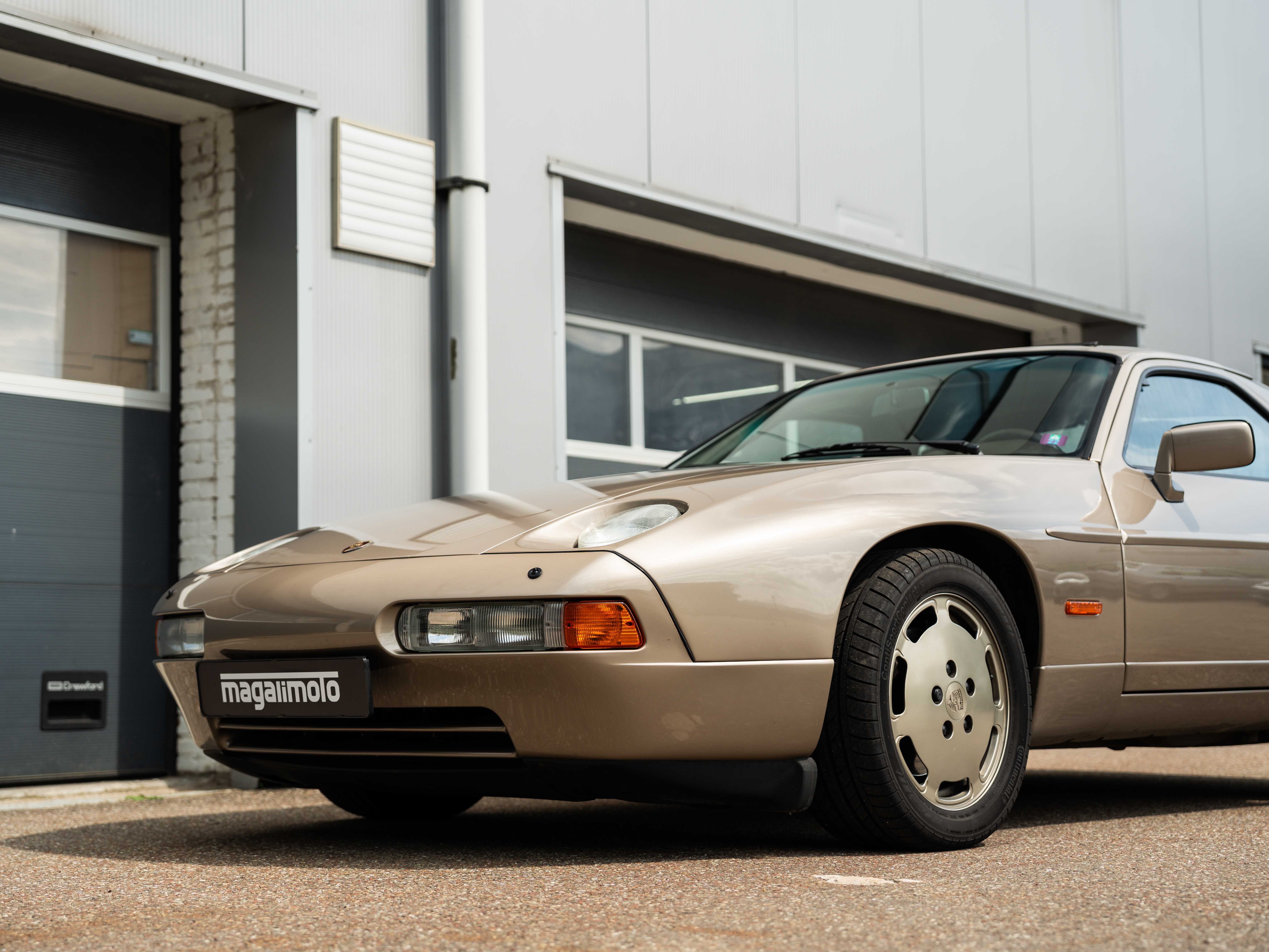 Porsche 928  S4 Platinum metallic 