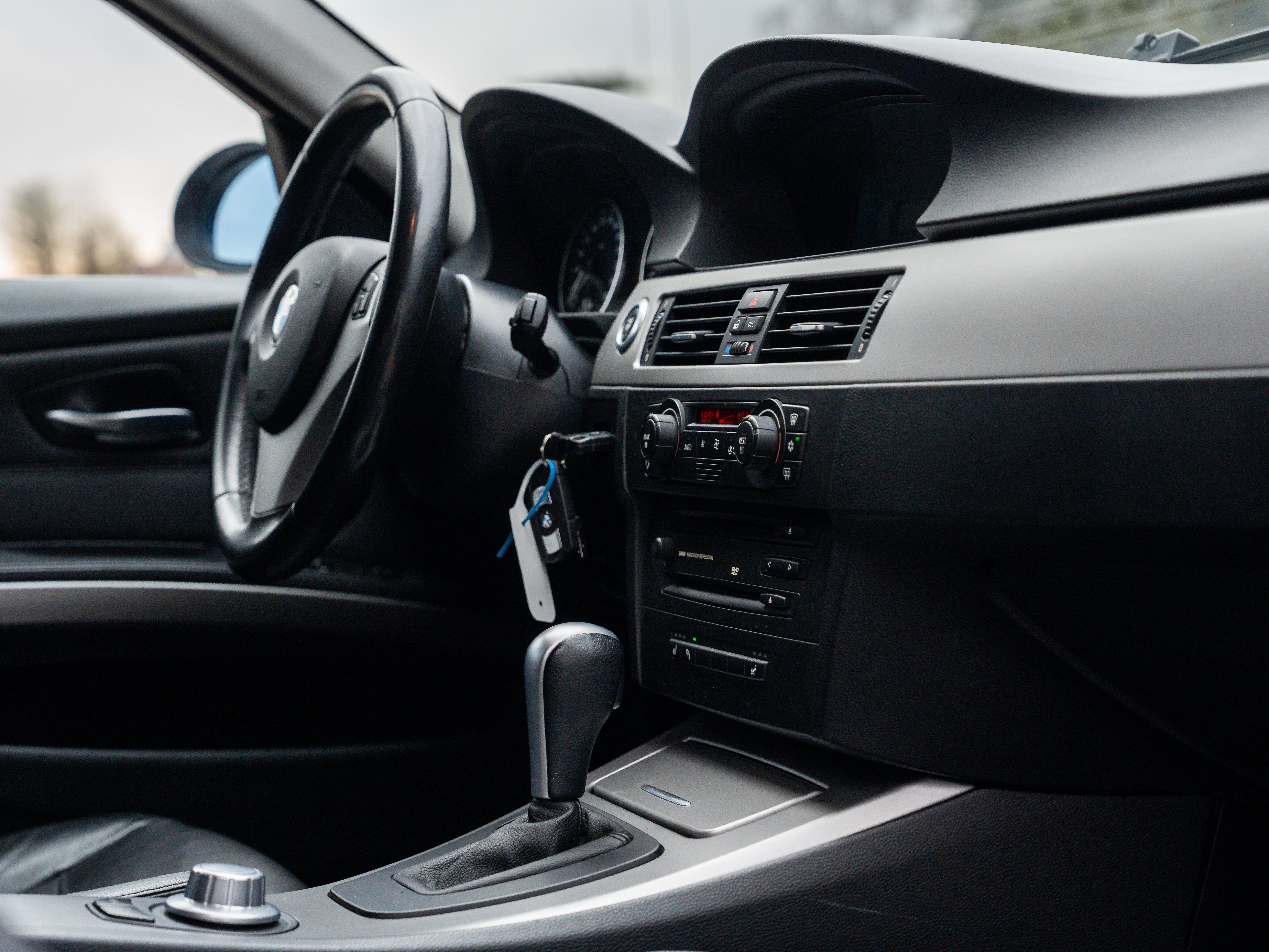 BMW 330i
