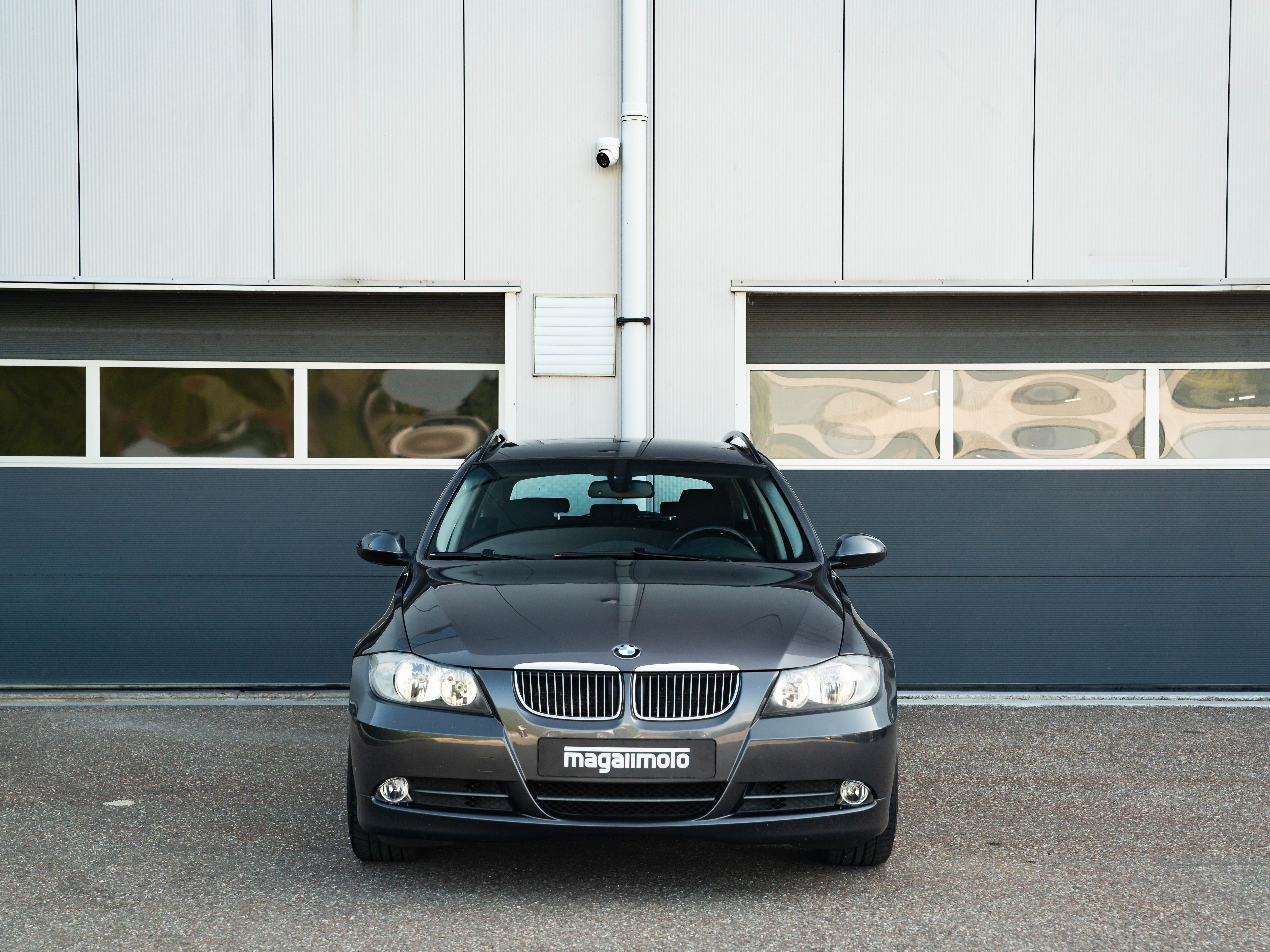 BMW E91 325i hand