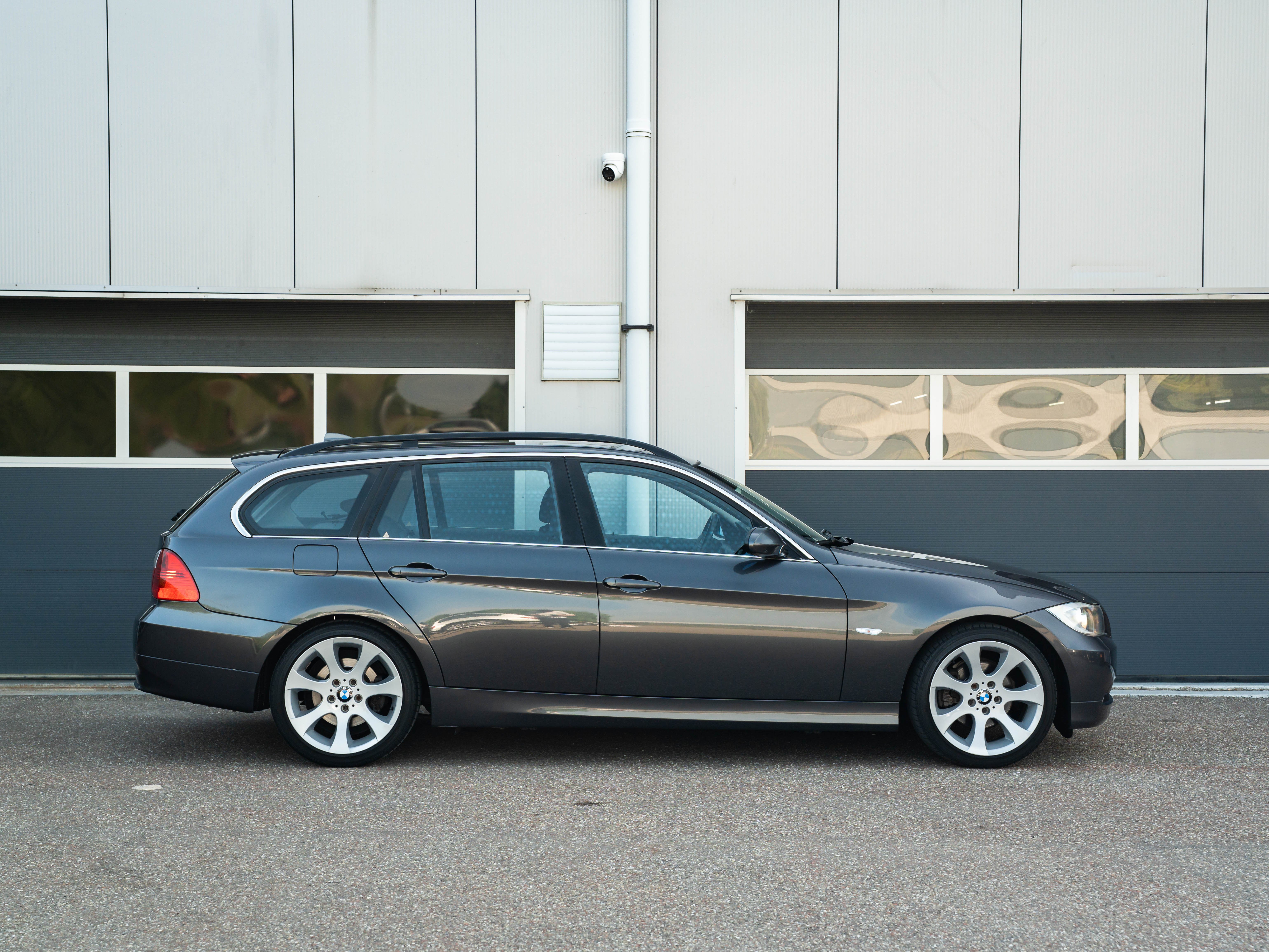 BMW E91 325i hand