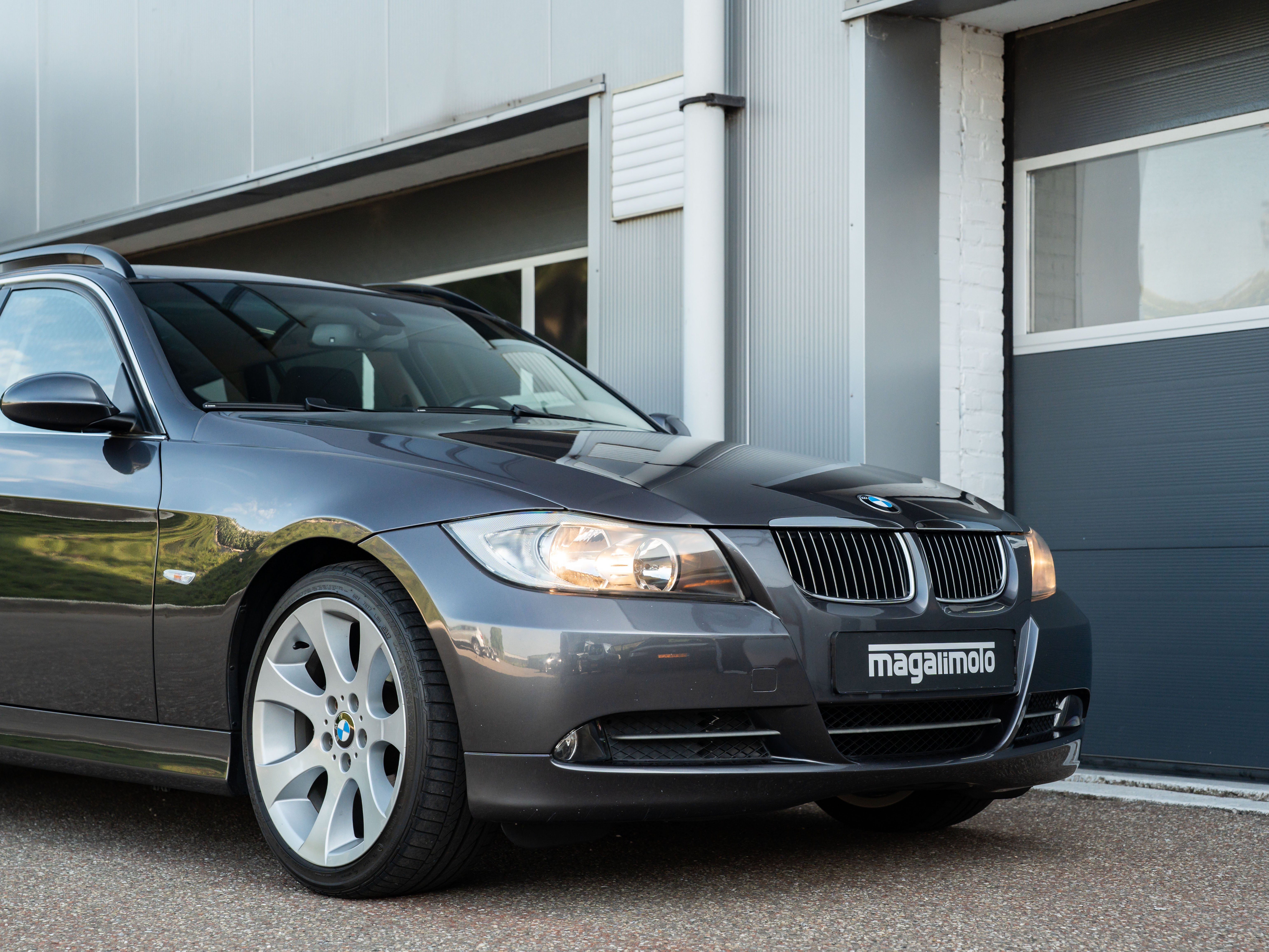 BMW E91 325i hand