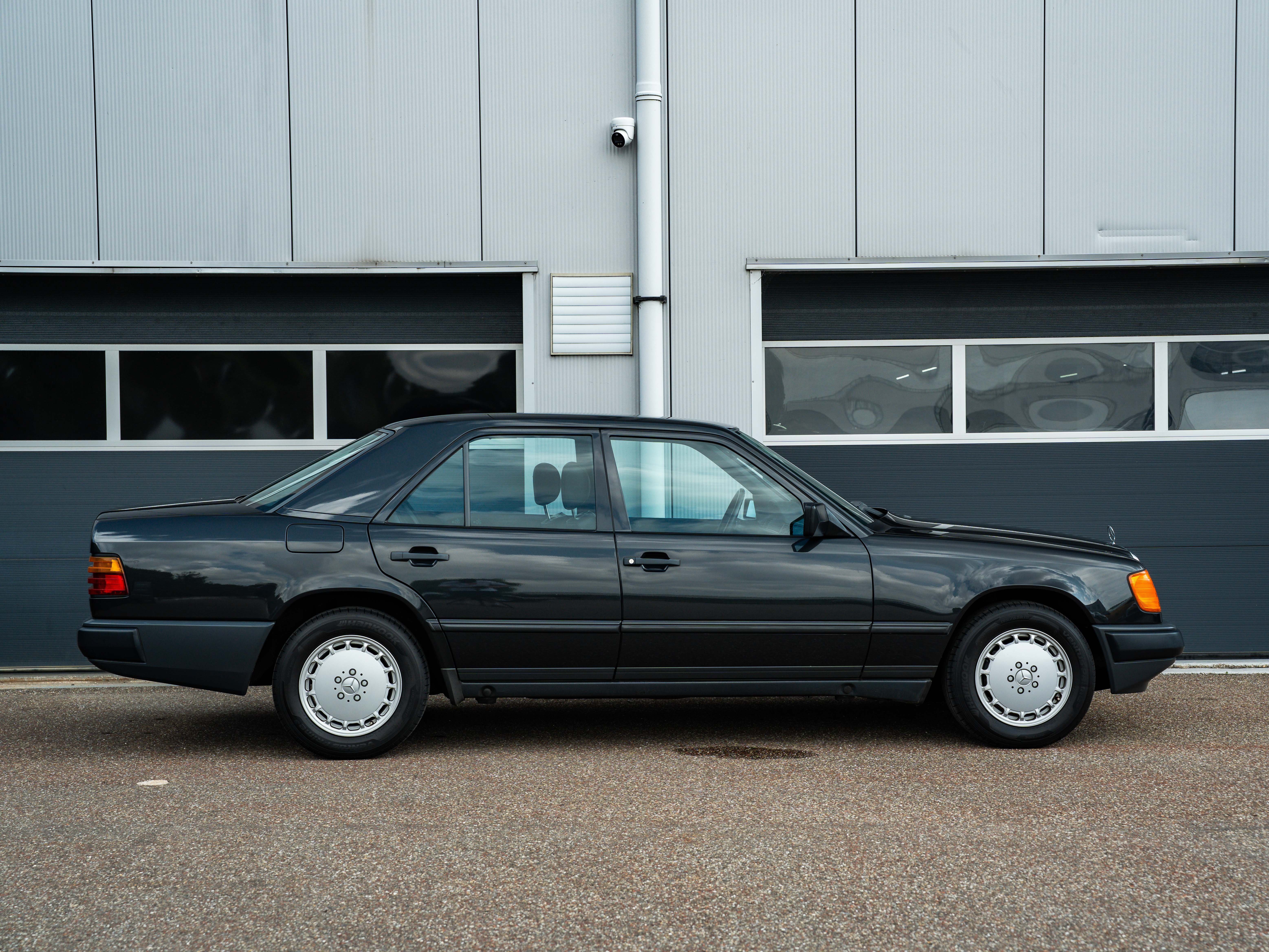 Mercedes 300E 1986